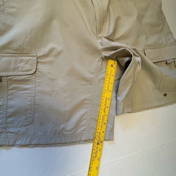 Columbia belted Omni Wick Advanced evaporation unisex tan cargo shorts. Sz-L V3 - Picture 9 of 9